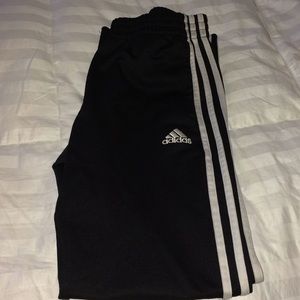 Kids adidas jogging pants size L(14-16)